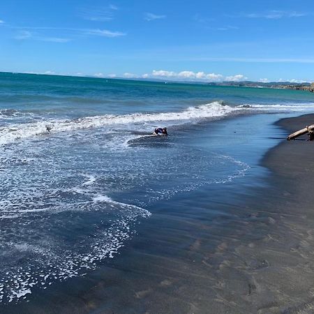 Urenui Beach Bach Exterior photo