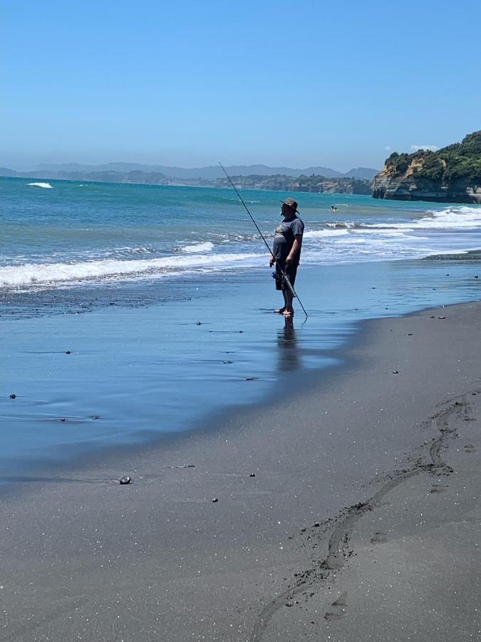Urenui Beach Bach Exterior photo