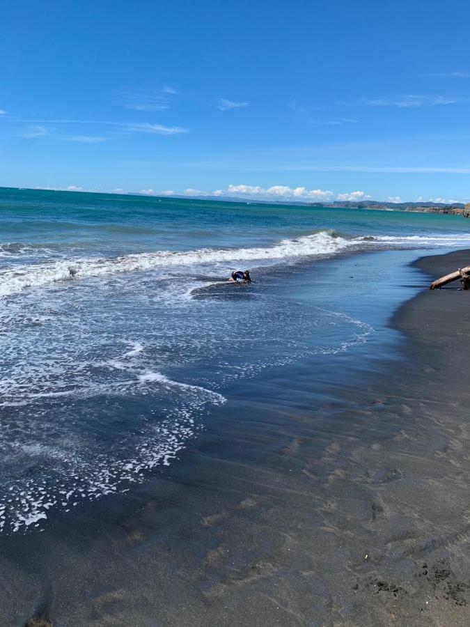Urenui Beach Bach Exterior photo